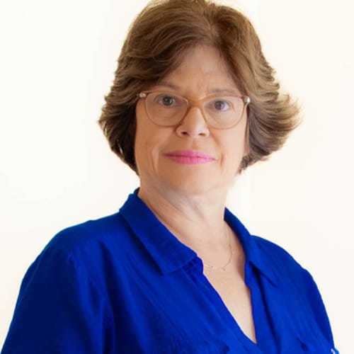 Headshot of Denise Ribas Cavalcante, LCSW