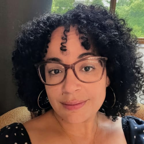 Headshot of Loni Myran, LCMHC
