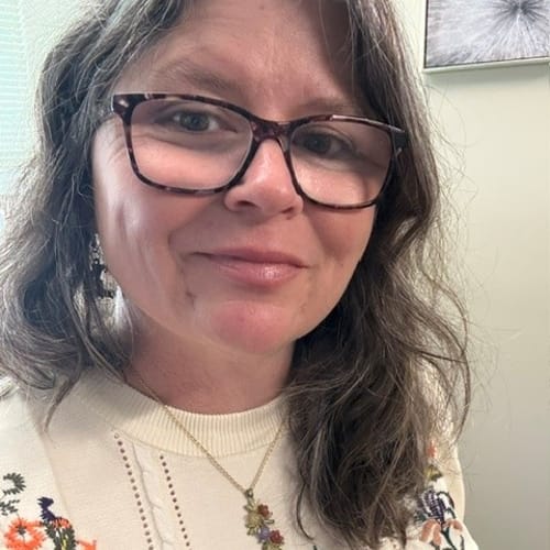 Headshot of Lisa Pierce, LCSW
