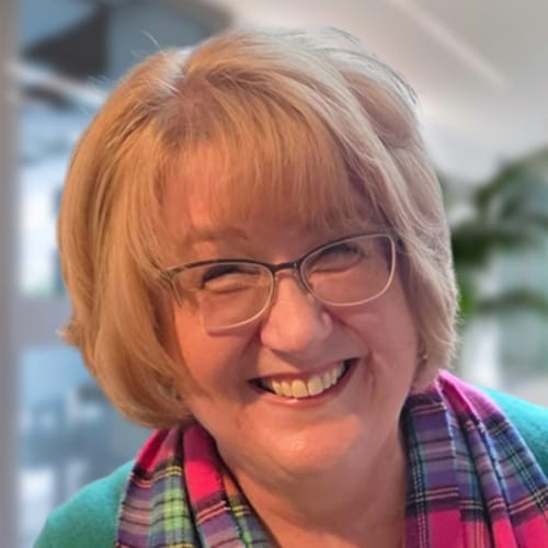 Headshot of Lori Makos, LCSW