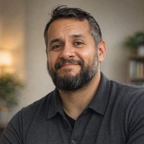 Headshot of Moises Ventura, LCPC
