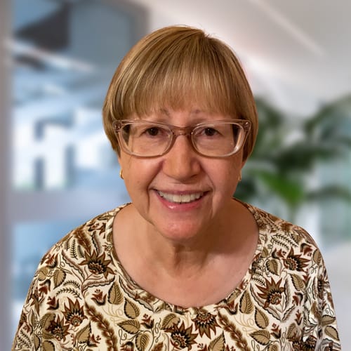 Headshot of Arlene Moeller, LMFT