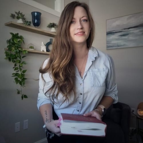 Headshot of Natalie Parffrey, LPC