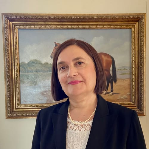 Headshot of ILona Garcia-Rondelli, LMHC