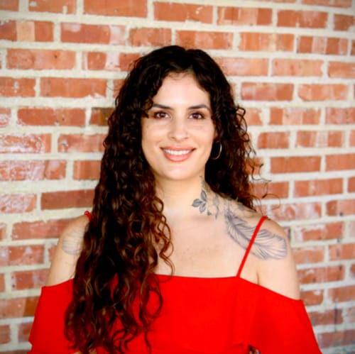 Headshot of Lauren Nikolas, LPC