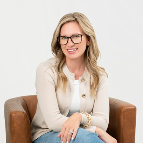 Headshot of Laura Vintes, LCPC