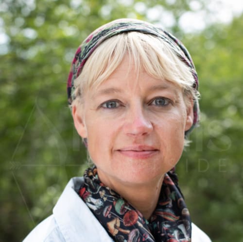 Headshot of Mette Romain, LCSW