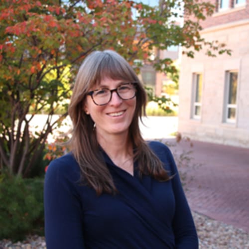 Headshot of Trisha Raque, PSYCHOLOGIST