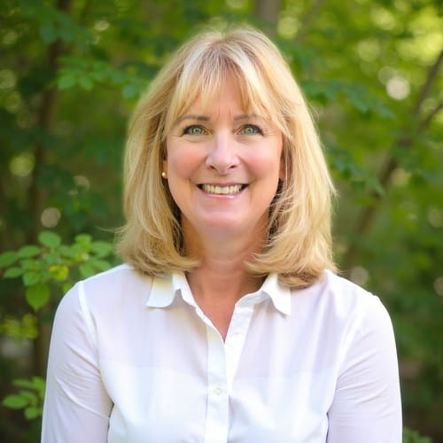 Headshot of Robin Levitt, LPC