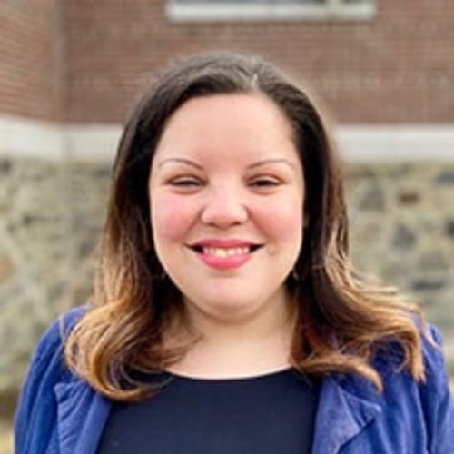 Headshot of Leslie Pena-Sullivan, LCSW
