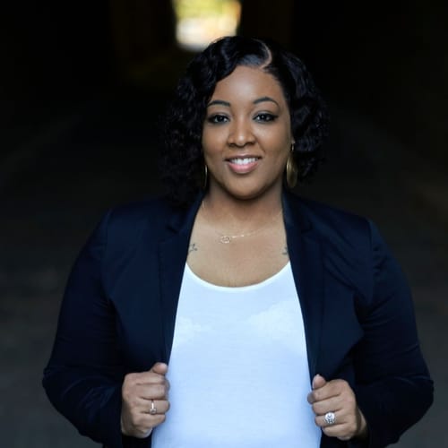 Headshot of Shameria Glover, LMHC