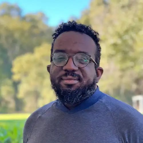 Headshot of Lonnie Foster, LMHC