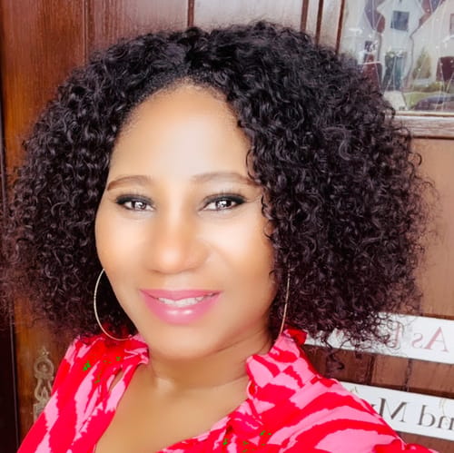 Headshot of Linda Akudo, APN