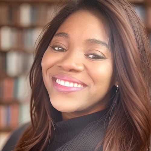 Headshot of Sarah Casola, APN