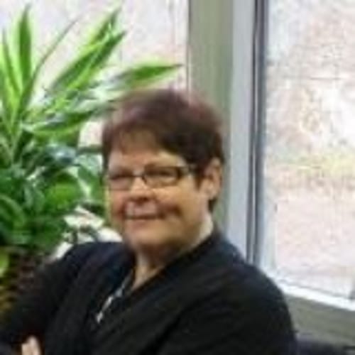 Headshot of Linda Noronha, LPC