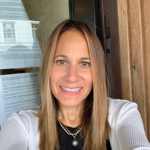 Headshot of Carole Hofstein-Amselem, LMHC