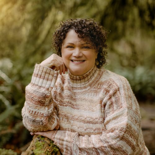 Headshot of Vivian Peralta Mesa, LMFT