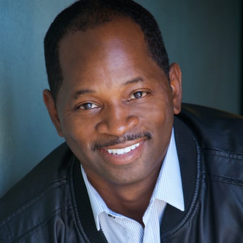 Headshot of Kem Saunders, LMFT