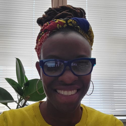 Headshot of Shonae Mills, LMHC