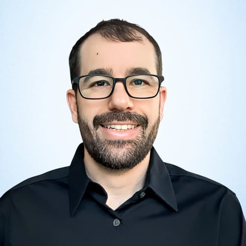Headshot of Eitan Levin, LMHC