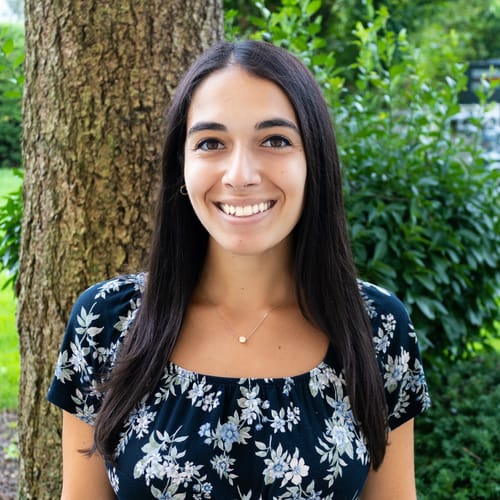 Headshot of Lucia Castellano, LPC