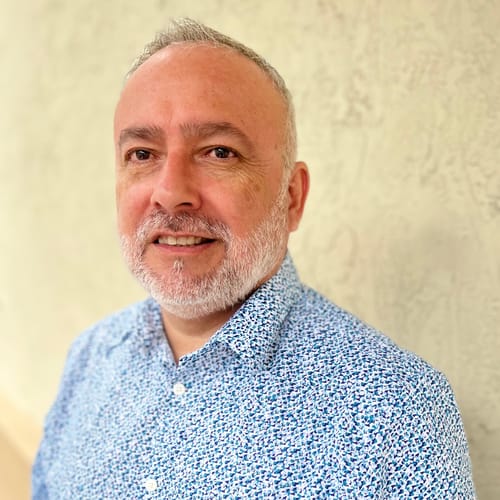 Headshot of Jorge Benitez-Gomez, LMHC
