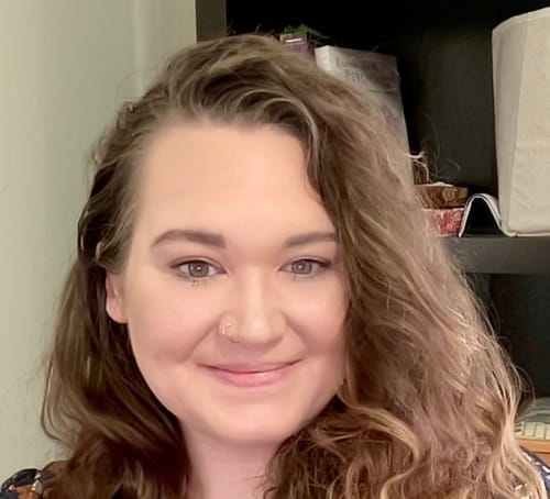 Headshot of Emily Mossburg, LMFT