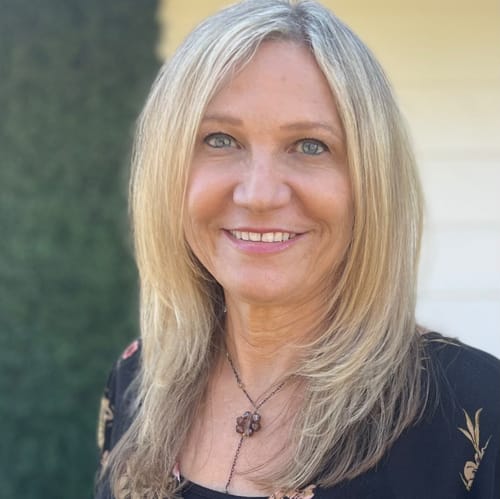 Headshot of Michelle Ascher-Weinberg, LMFT