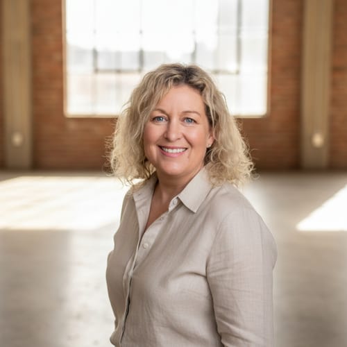 Headshot of Marcia Winter, LCSW