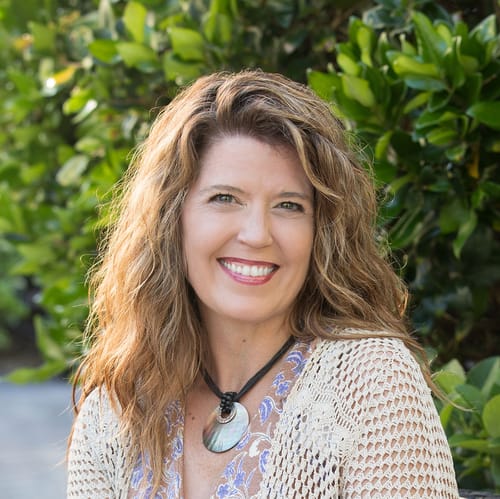 Headshot of Elizabeth Shoop, LMHC