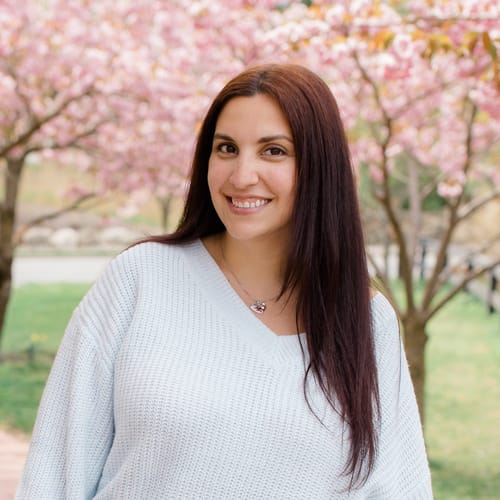 Headshot of Justine Vecchione, LMHC