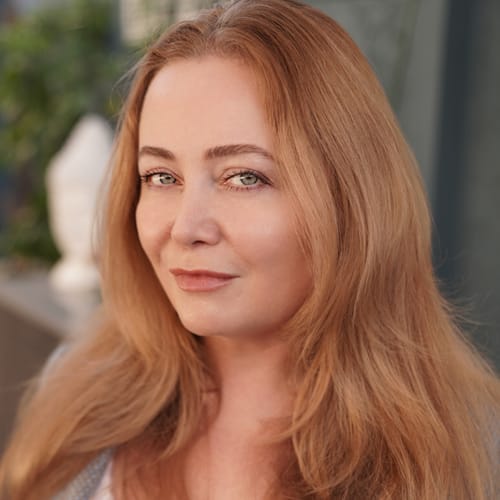 Headshot of Victoria Zal, LMFT