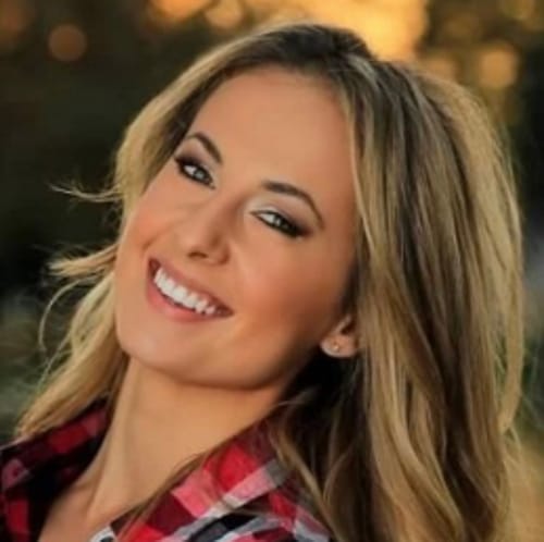 Headshot of Brittaney Latta, LMFT