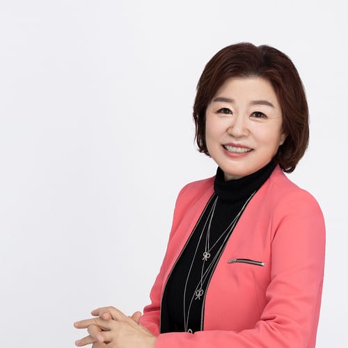 Headshot of Sun Kim, LCSW