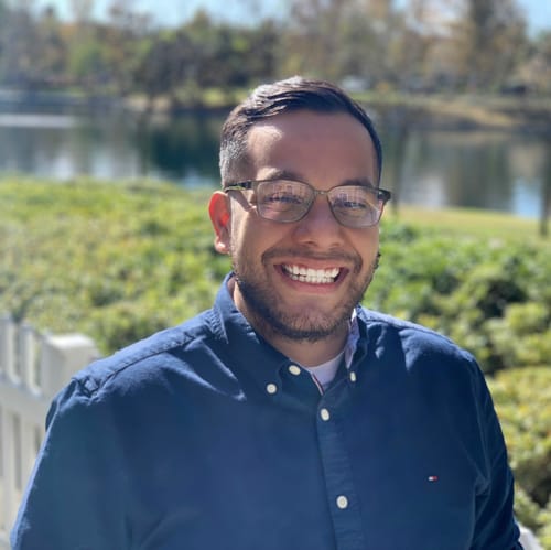 Headshot of Winfred Alarcon, LMFT