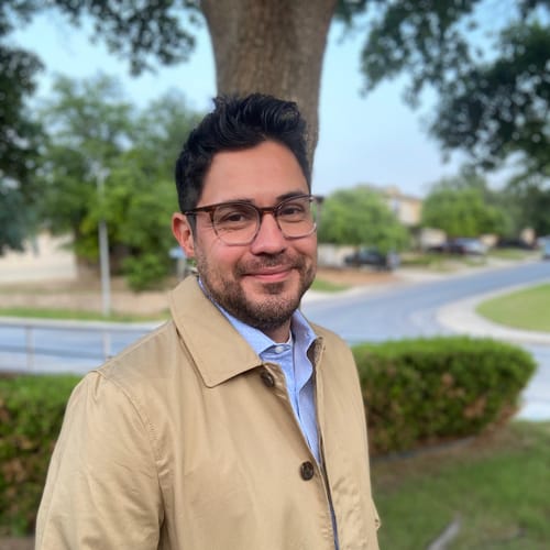 Headshot of Leonel Longoria, LPC