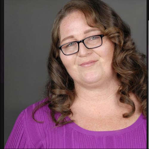 Headshot of Heidi DE Leon, LCSW