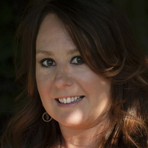 Headshot of Shannon Oliveira, LMFT