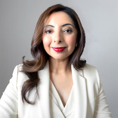 Headshot of Hira Siddiqui, LPC