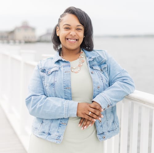 Headshot of Alesha Leonard, LCPC
