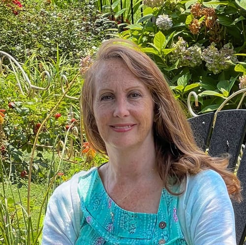 Headshot of Marianne Bradley-Arkush, LCSW