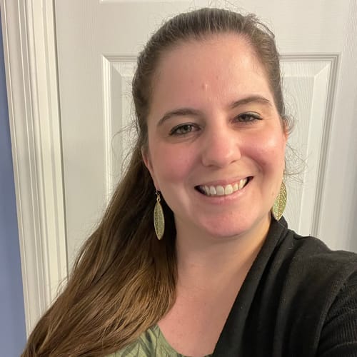Headshot of Elizabeth Moonan, LCSW