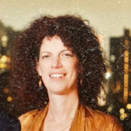 Headshot of Elizabeth Taub, LCSW