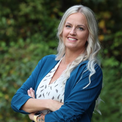 Headshot of Mari Flatt, LPC