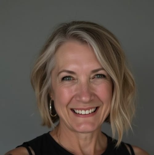 Headshot of Roxy Johnson, LCSW