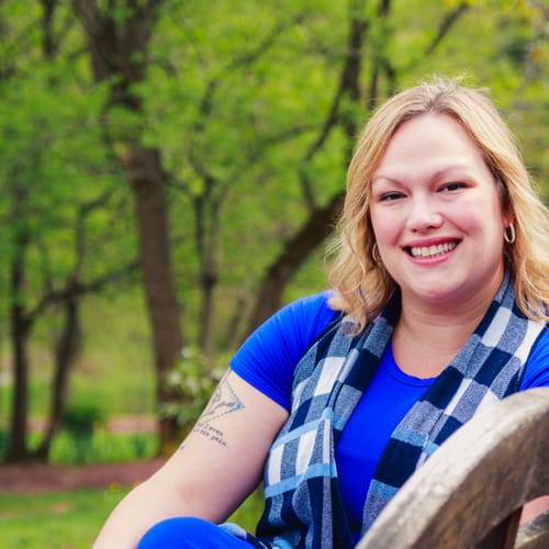 Headshot of Ashley Simons, LMHC