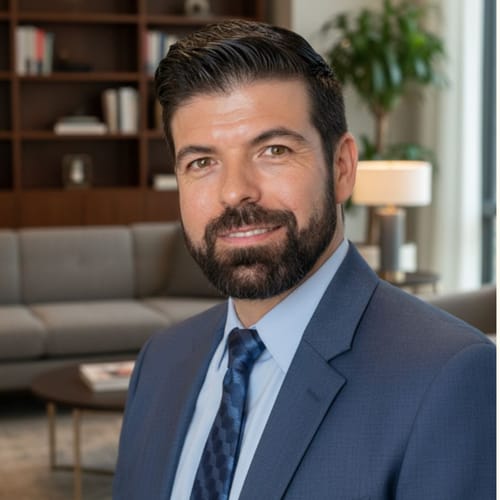 Headshot of Leonardo Garcia, LMFT