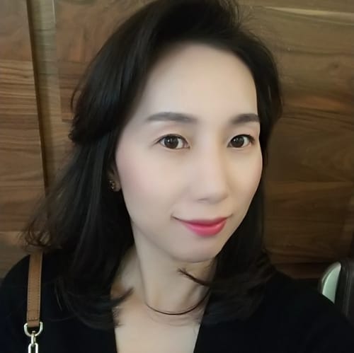 Headshot of Hee Seung Lee, LMFT