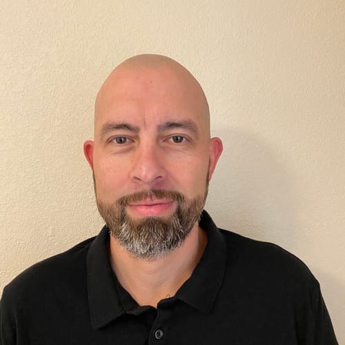 Headshot of Manuel Cruz, LMFT