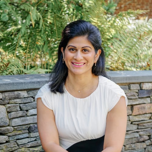 Headshot of Kanika Minocha, LMHC